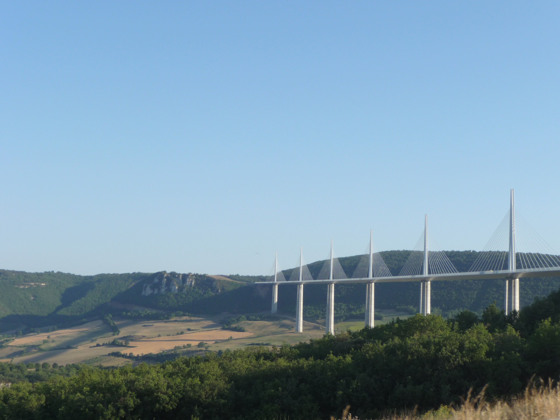 Viaduc de Millau, vom Rastplatz Aire de Brocuéjouls aus gesehen