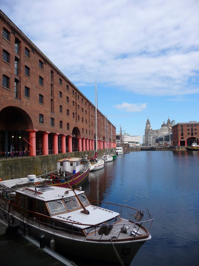 Albert Dock im sanierten Hafen in Liverpool