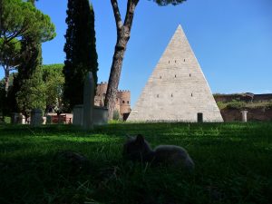 Protestantischer Friedhof, Cestus-Pyramide