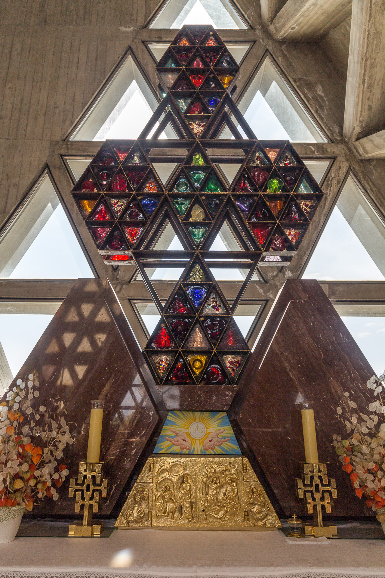 Altar mit Muranoglas
