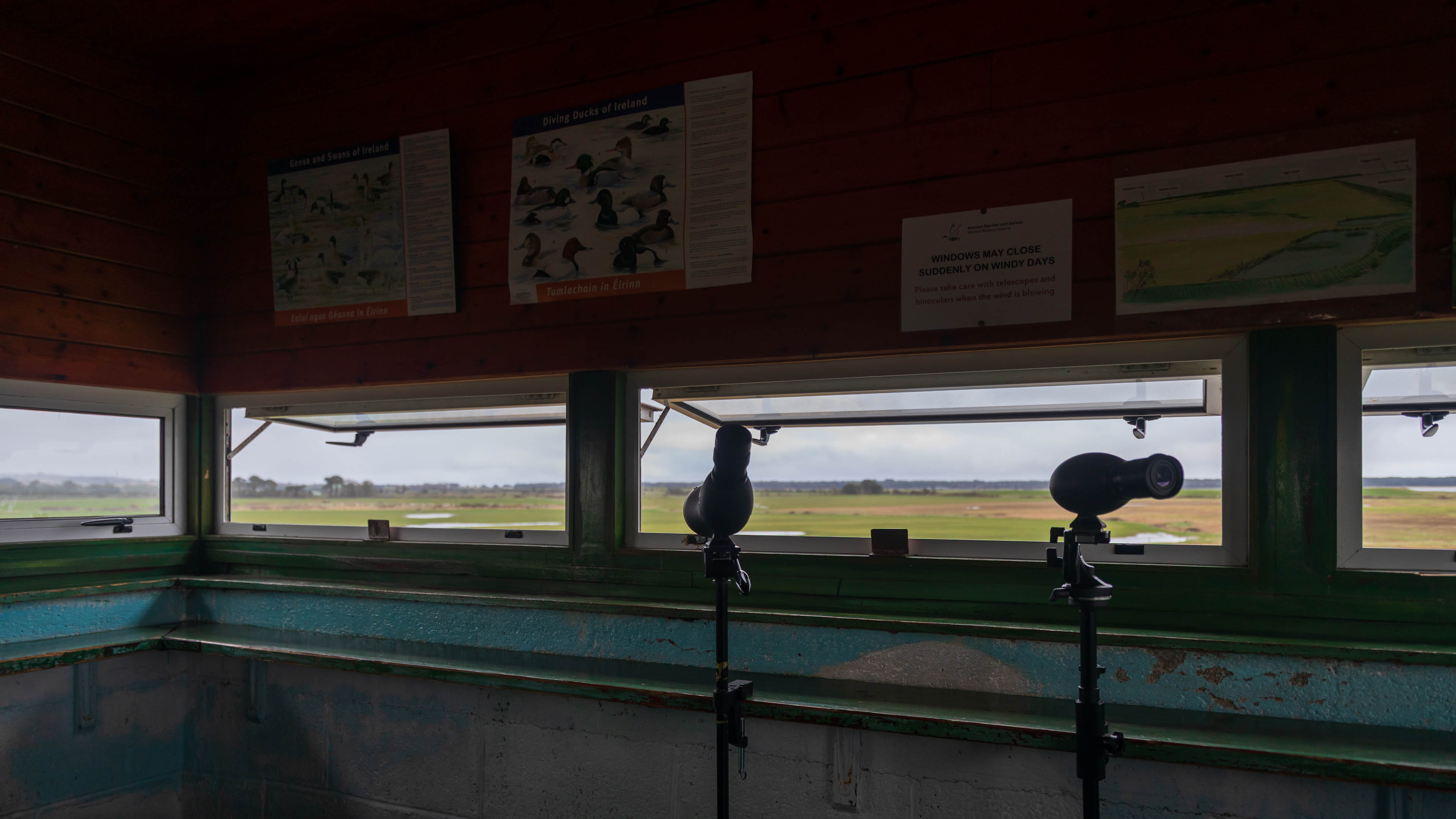 Aussichtsraum mit Spektiven im Hauptturm des Wexford Wildfowl Reserve