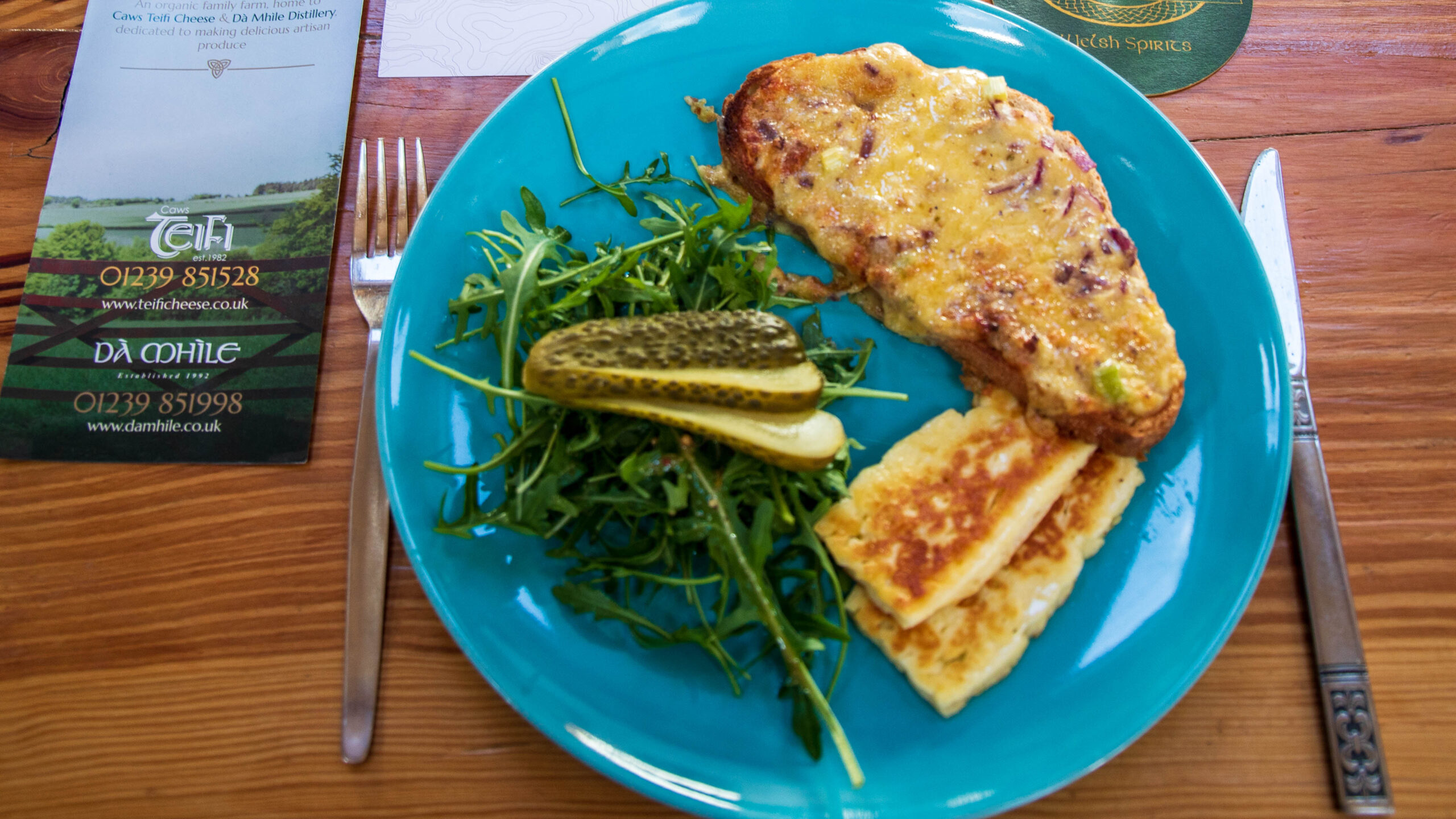 Ein walisisches Rarebit Brot beim Besuch in der Dà Mhìle Distillery