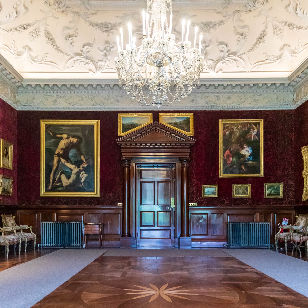 Prunkvoller Innenraum von Russborough House mit Gemälden