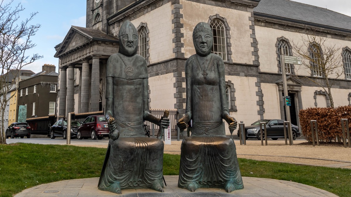 Statuen von Strongbow und Aoife im Viking Triangle in Waterford